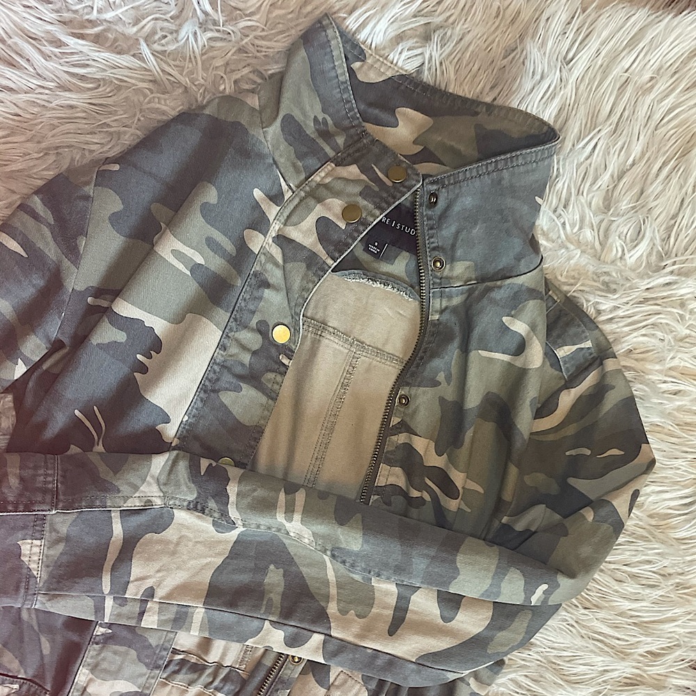 SIGNATURE STUDIO | camouflage utility jacket
